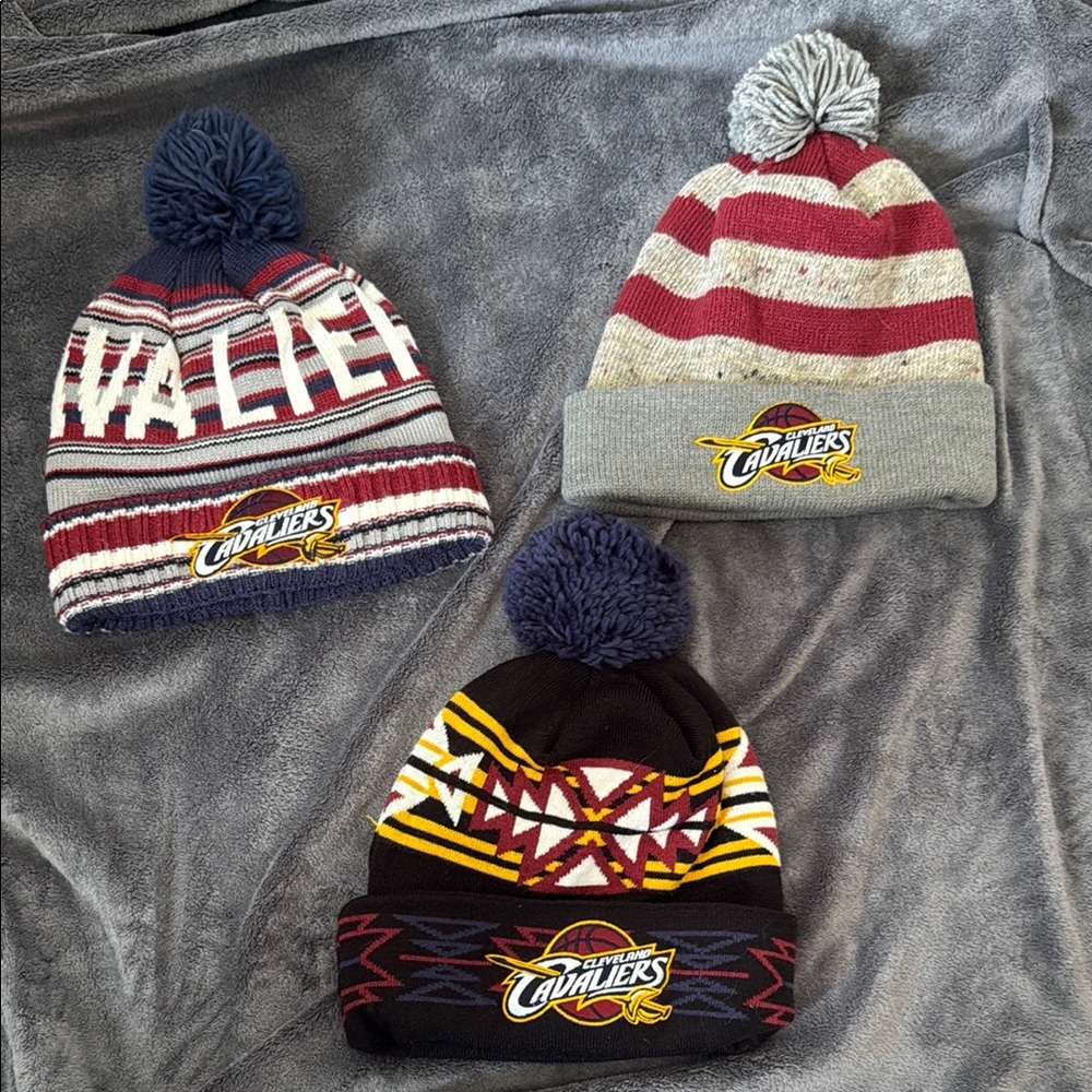 Mitchell & Ness Cavaliers Beanie Trio - Red, Gray, Blue